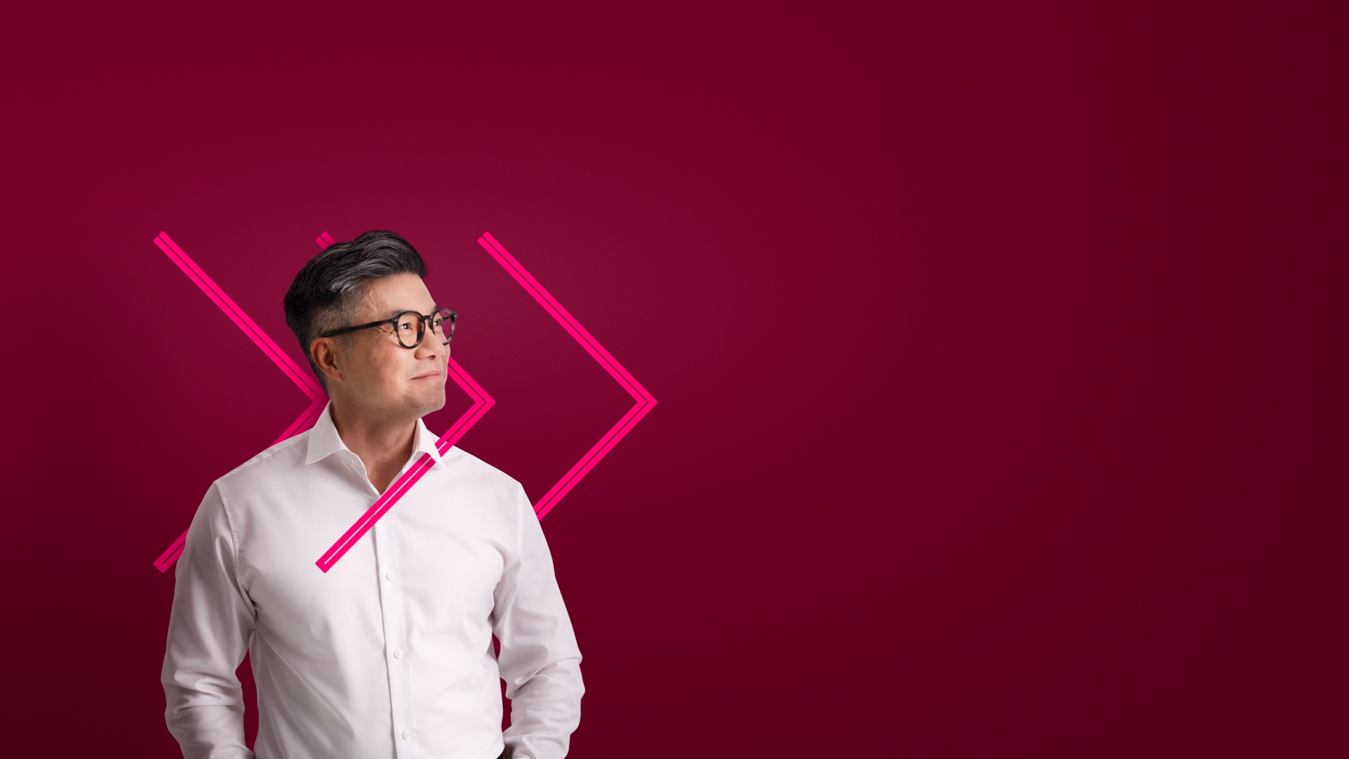 DB Web Hero Portrait Man Side Left Bordeaux 1920X1080px