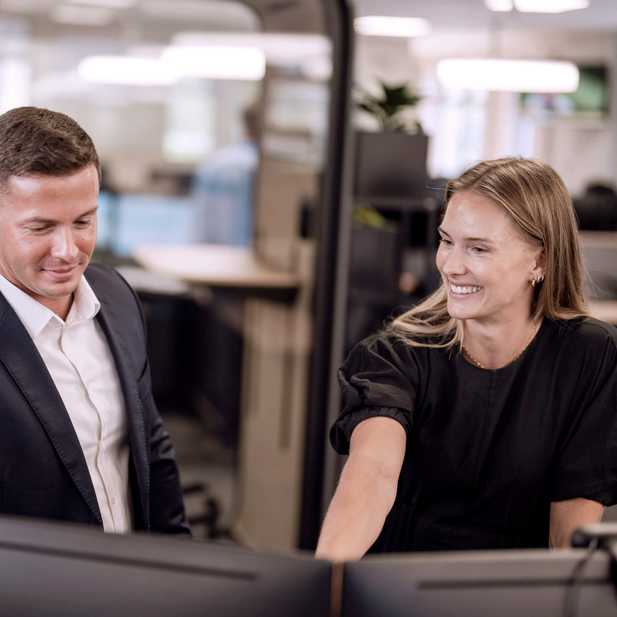 1X1 Linkedin People Office6